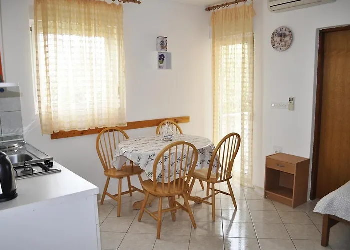 Appartement With Parking Space - 13686 Vir