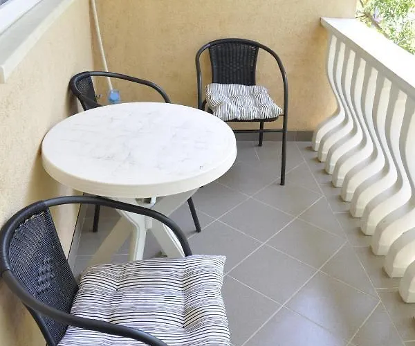 Appartement With Parking Space - 13686 Vir